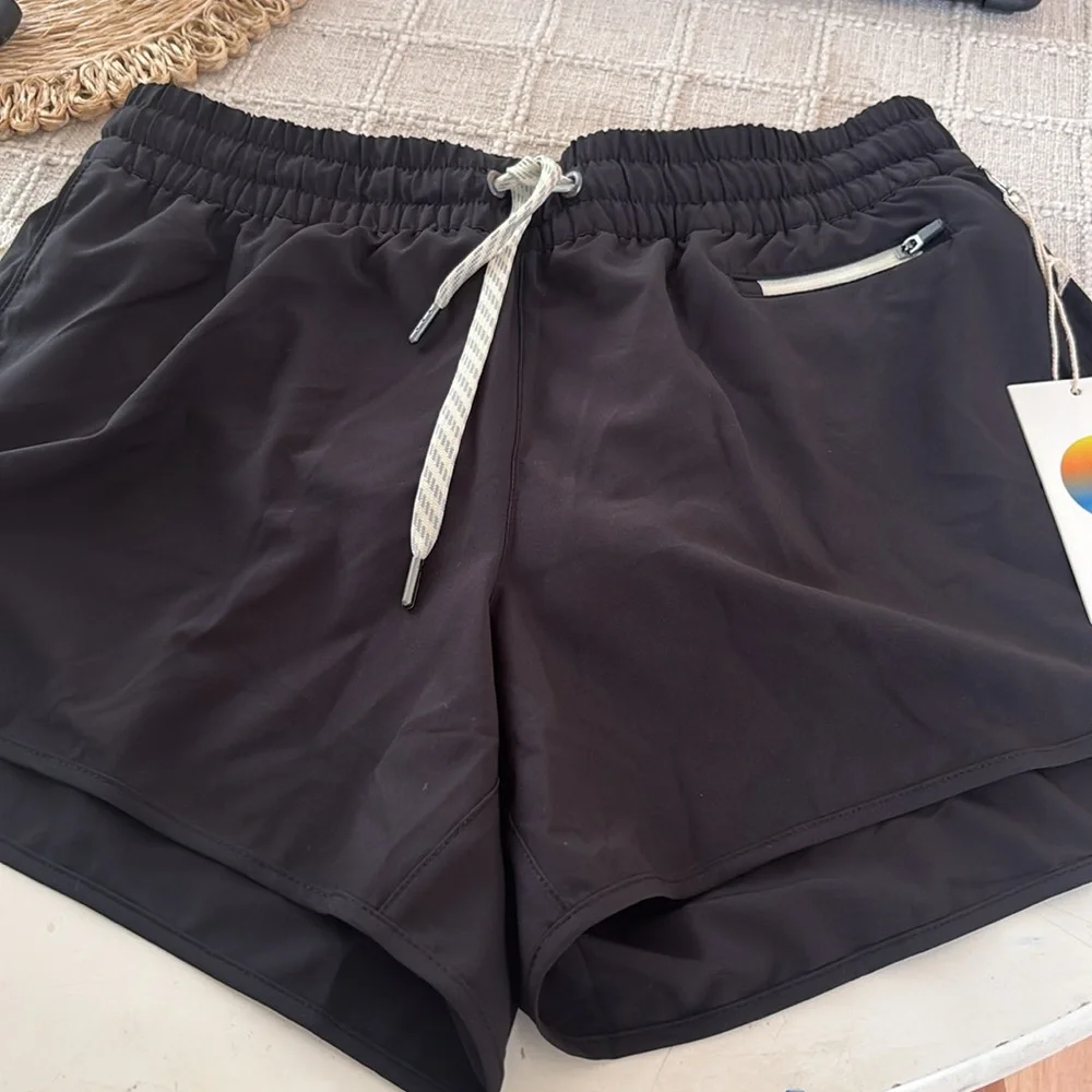 Vuori Black Women's Athletic Shorts Clementine 4” short 2.0 Size XS & M - Picture 9 of 12